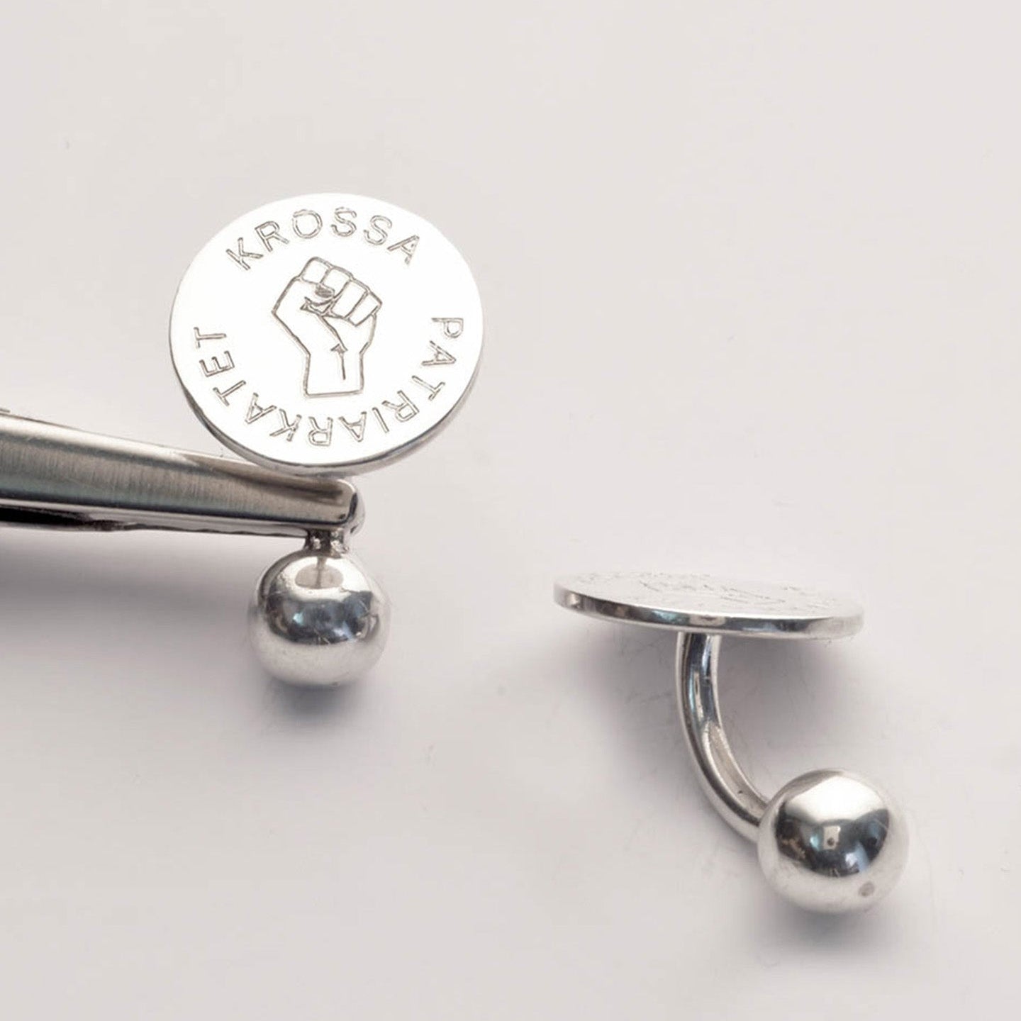 ACCESSOARER - Feministsmeden