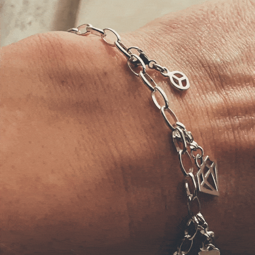 189589647-origpic-e34d55_bb70a591-8b5c-4e41-9428-39142e39298c.gif
