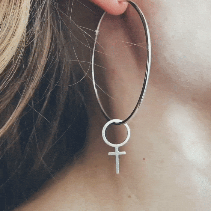 Hoop feminist 60mm silver