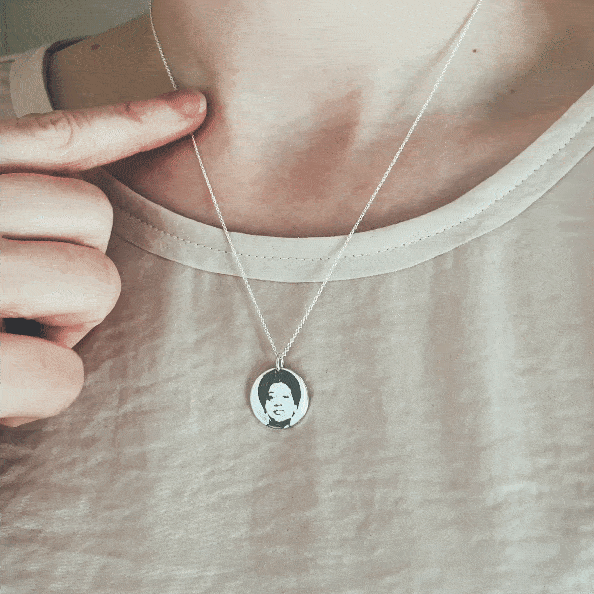 bell hooks förebild hängsmycke