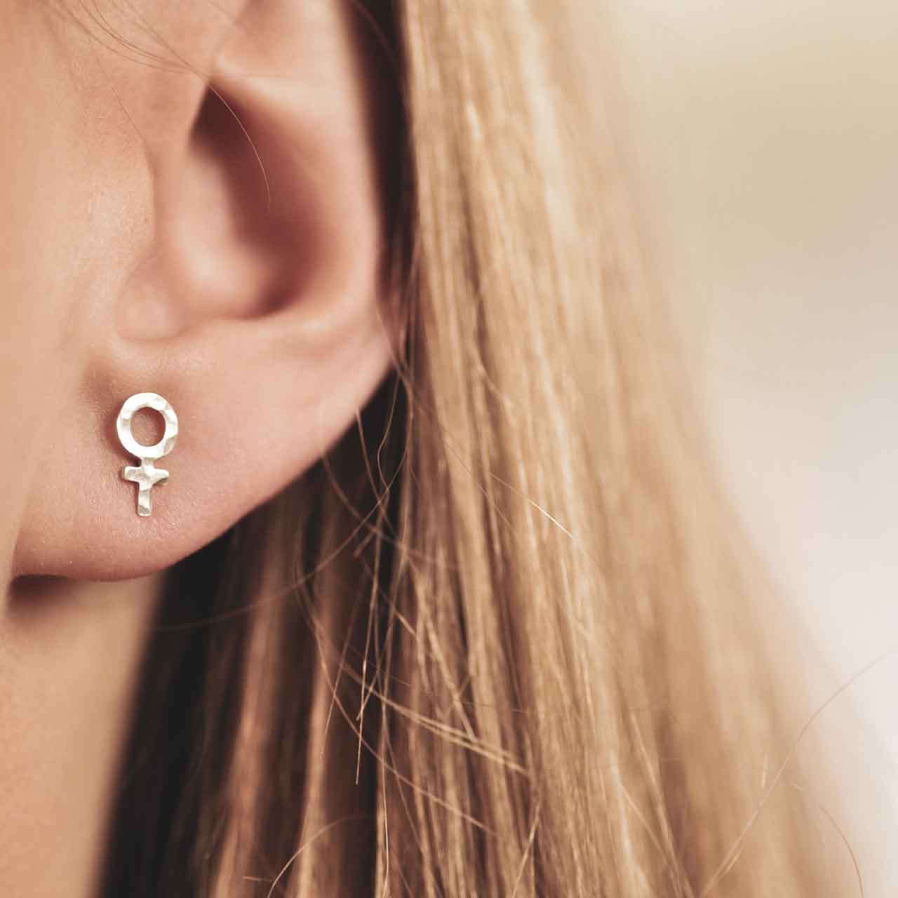 1st Mary Hamrat Örhänge - Feministsmeden