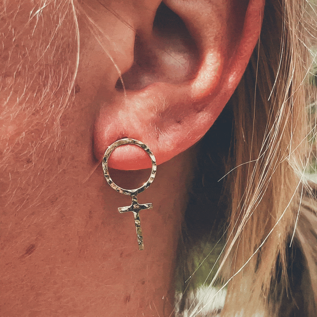 Fredrika hammrade feministörhängen