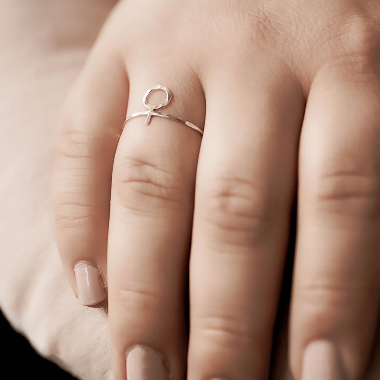 Amanda Hamrad ring - Feministsmeden