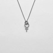 Angela Feministhänge Svartoxiderat - Feministsmeden