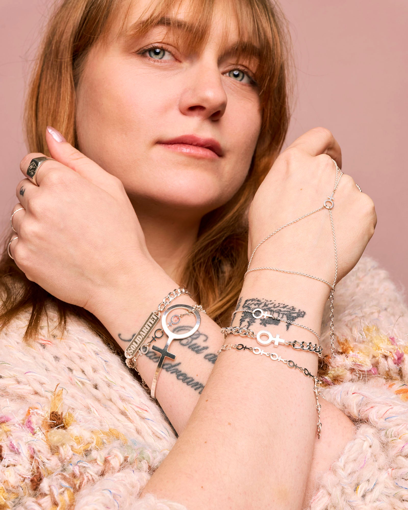 armband-frida-silver-moa-feministsmeden_021f90fc-933e-4926-9209-c1ef7c34ac3a.jpg