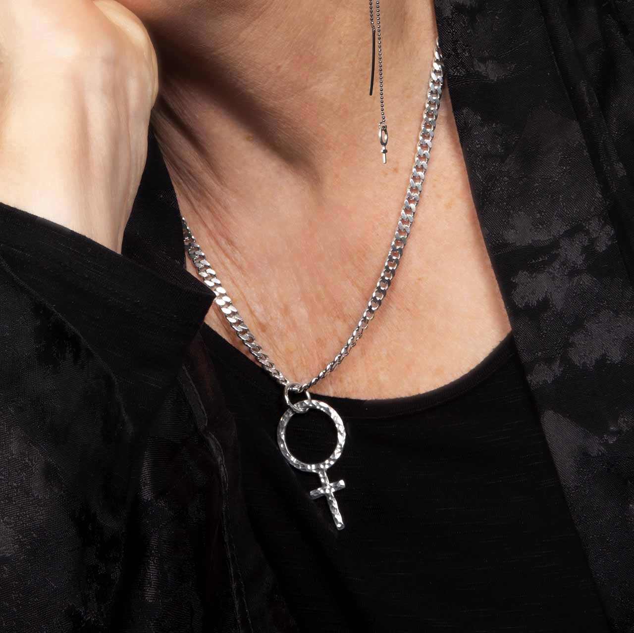 Astrid Feministhänge - Feministsmeden