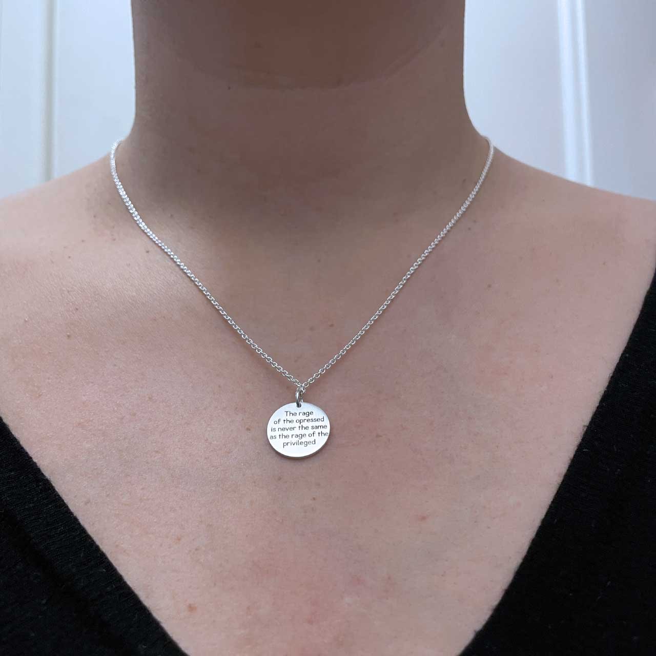 bell Förebild Hängsmycke - Feministsmeden