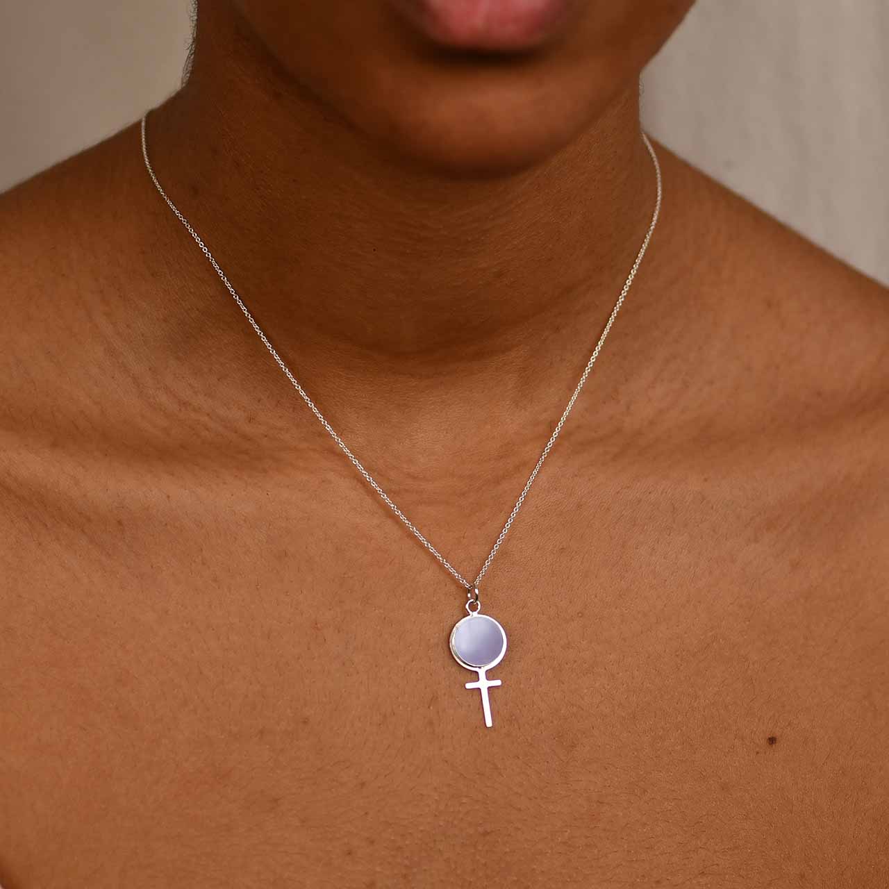 Blond Agat Stort Feministsmycke - Feministsmeden