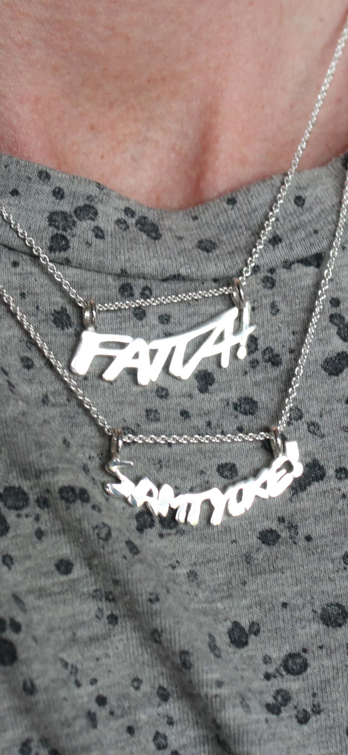 fatta-samtycke-hangsmycken-silver-feministsmeden_200cdc56-a228-4650-be23-00caf05df4c5.jpg
