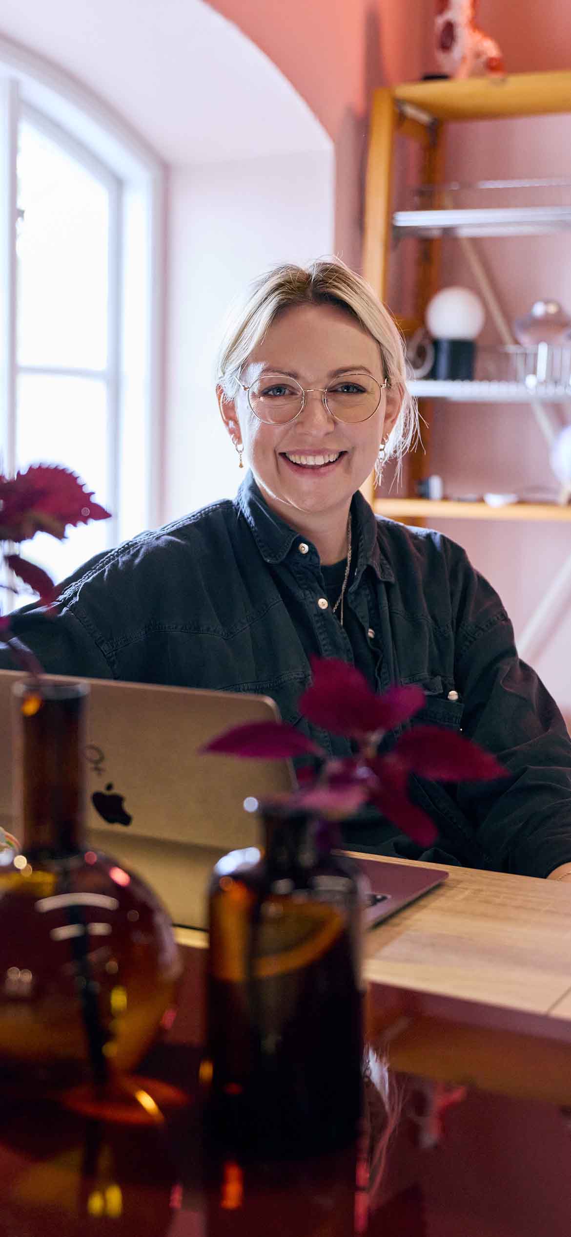 feministsmeden-nathalie-i-studion-473_ad389c43-a5c4-47f8-90cc-09df3502bf80.jpg