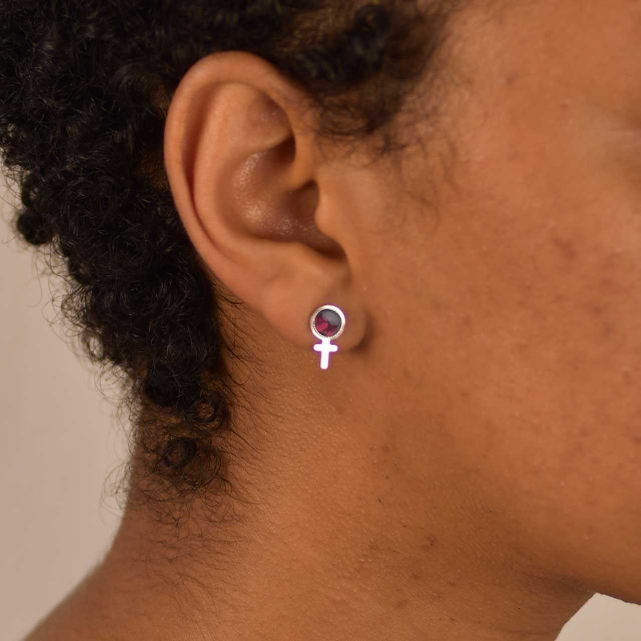 Granat Susan B Studs - Feministsmeden