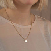Graverat Litet Hänge 18k - Feministsmeden