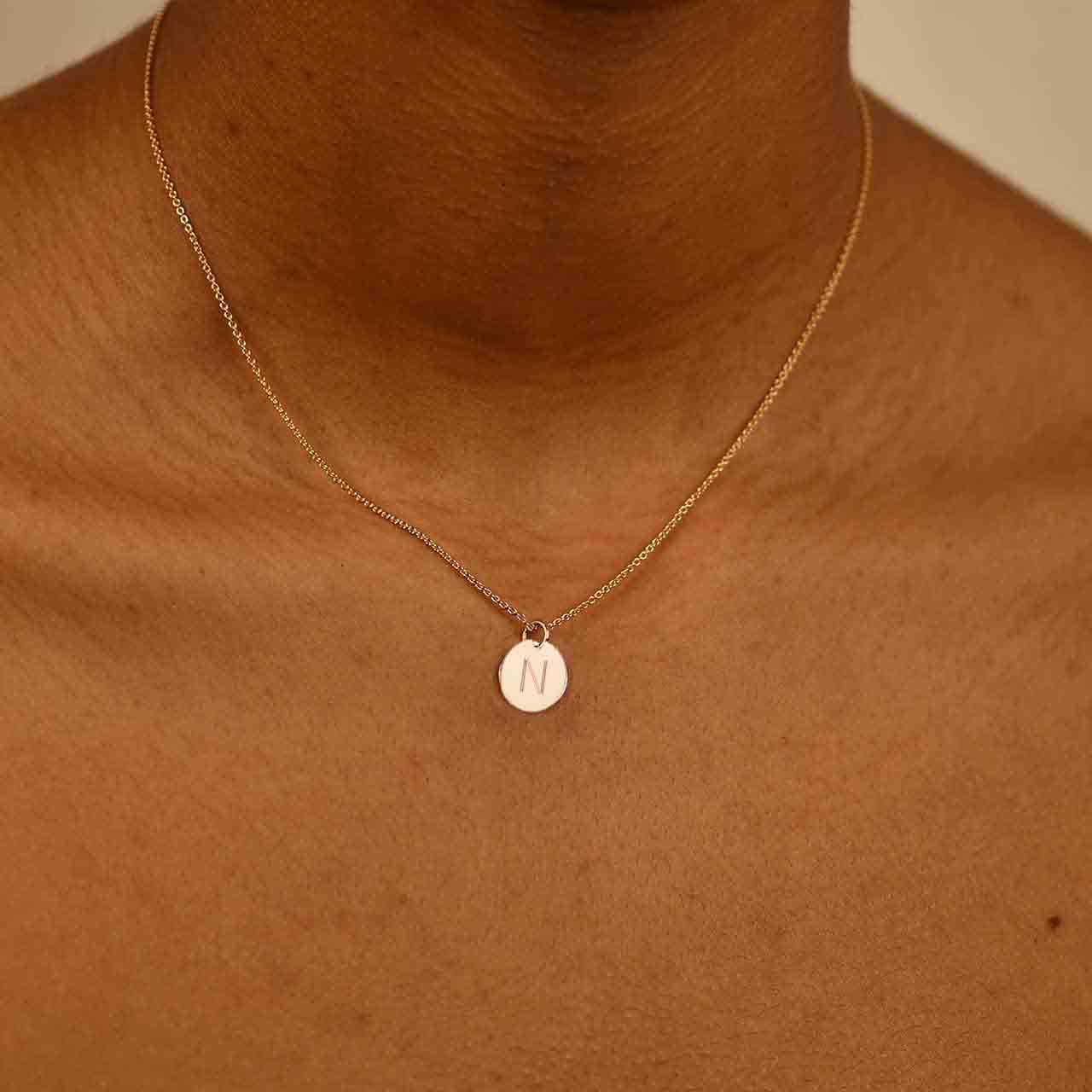 Graverat Personligt Litet Hänge 18k - Feministsmeden