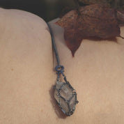 KRAFTENS RESONANS SVART - Feministsmeden