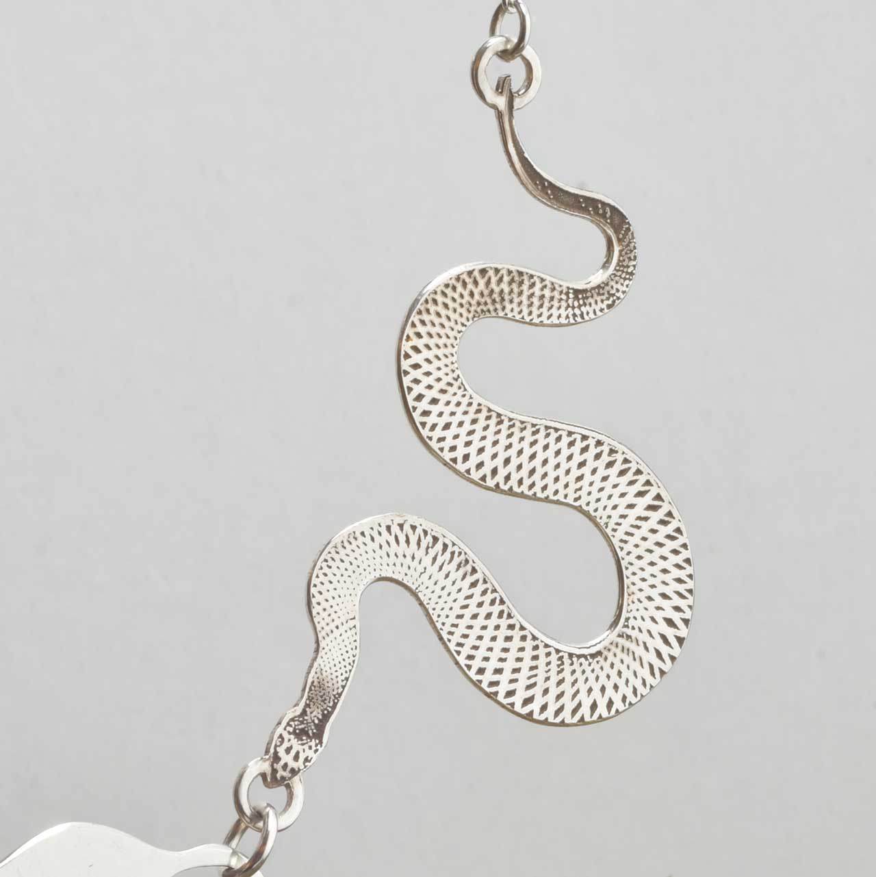 LIVETS VÄKTARE HALSBAND - Feministsmeden