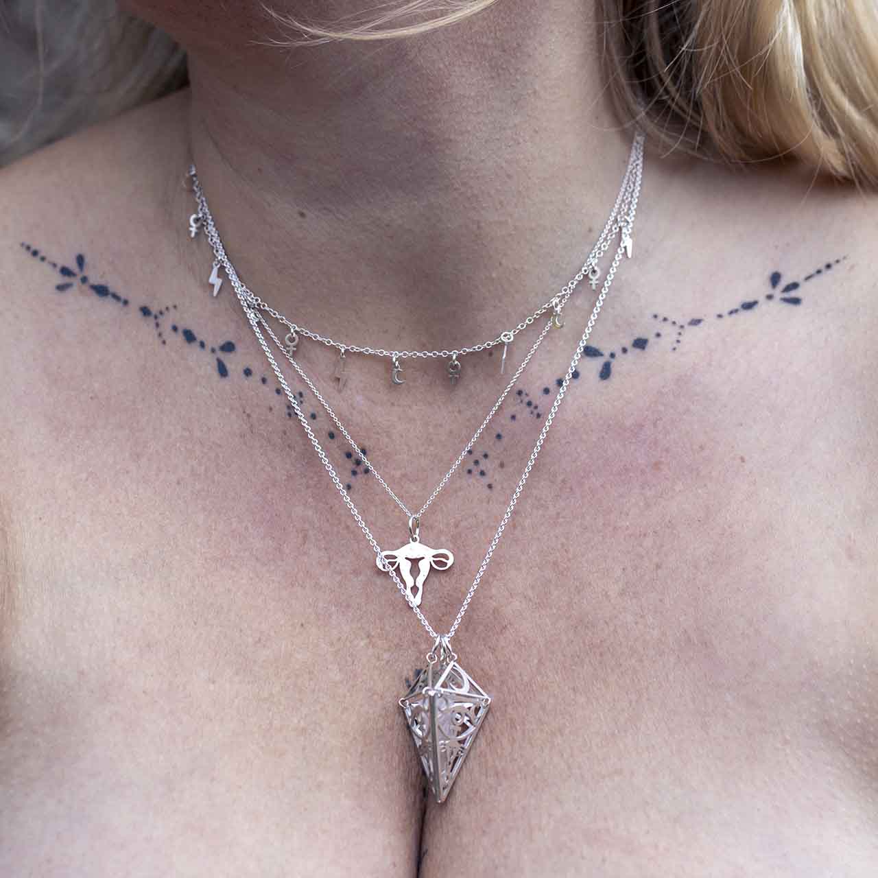 LIVMODER HÄNGSMYCKE - Feministsmeden