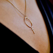 Lucía Feministhänge 18k guld - Feministsmeden