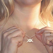 MÅNFASER HÄNGSMYCKE - Feministsmeden