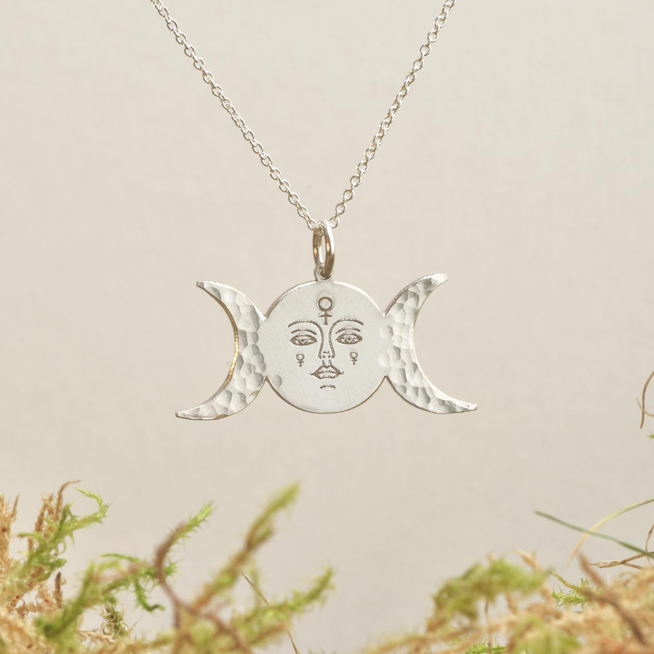 MÅNFASER HÄNGSMYCKE - Feministsmeden