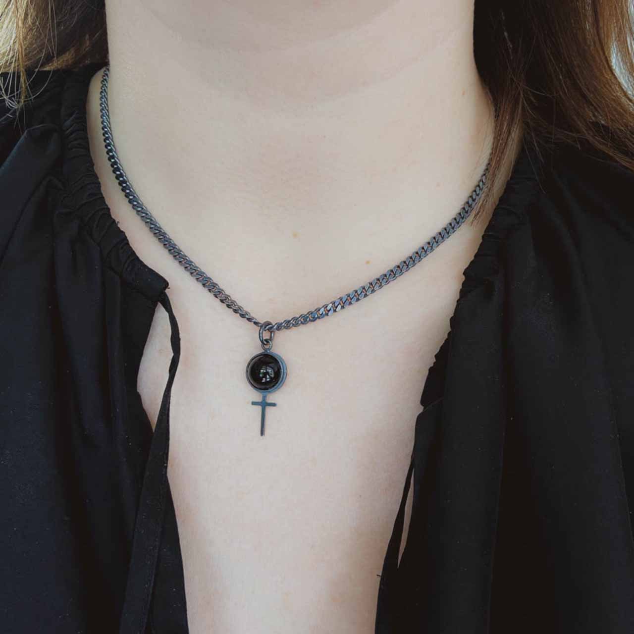 Onyx Stort Svartoxiderat Feministsmycke - Feministsmeden