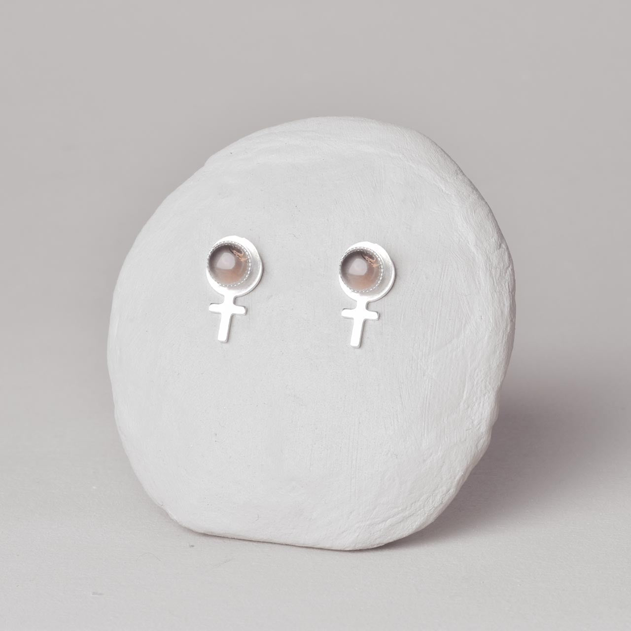 Rökkvarts Susan B Studs - Feministsmeden