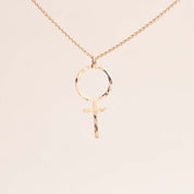 Rosa Hamrat Feministhänge 18k guld - Feministsmeden