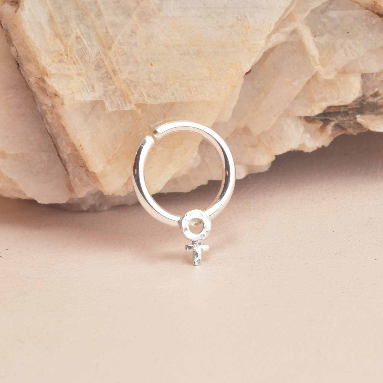 Septumring med kvinnotecken - Feministsmeden