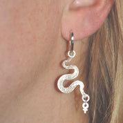 SERPENT ÖRHÄNGE - Feministsmeden