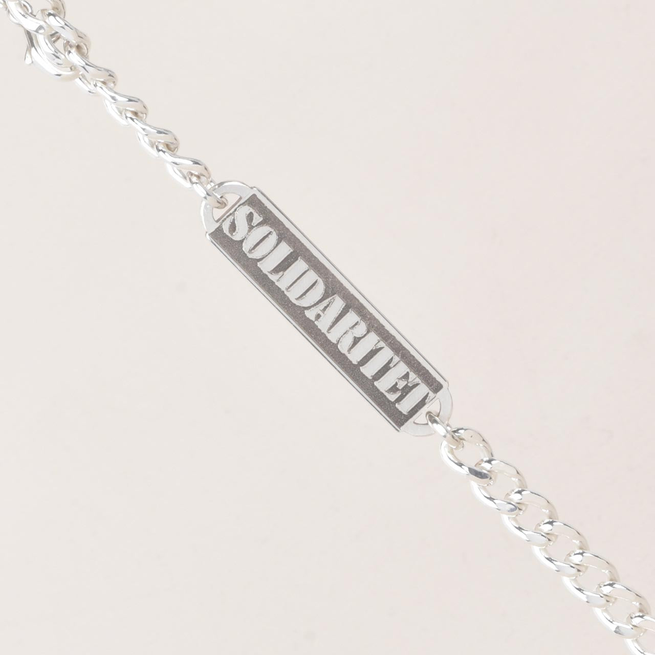 solidaritet-armband-silver-feministsmeden.jpg