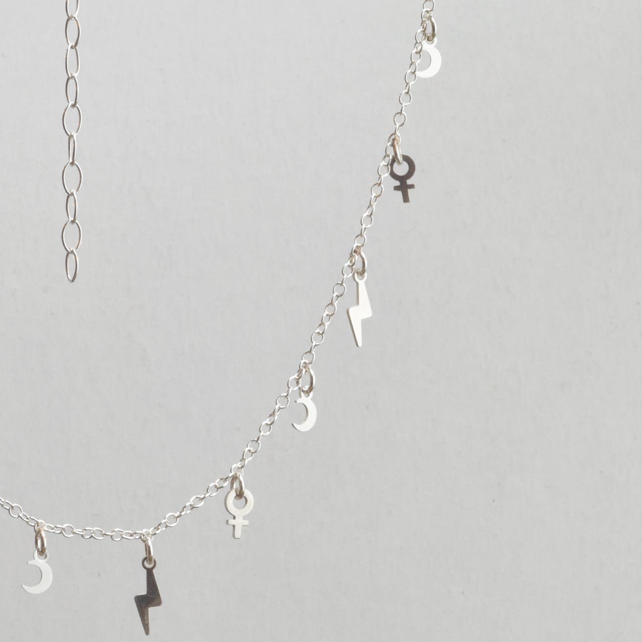 TRIADENS STYRKA HALSBAND - Feministsmeden