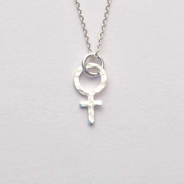 Virginia Feministhänge hamrat - Feministsmeden